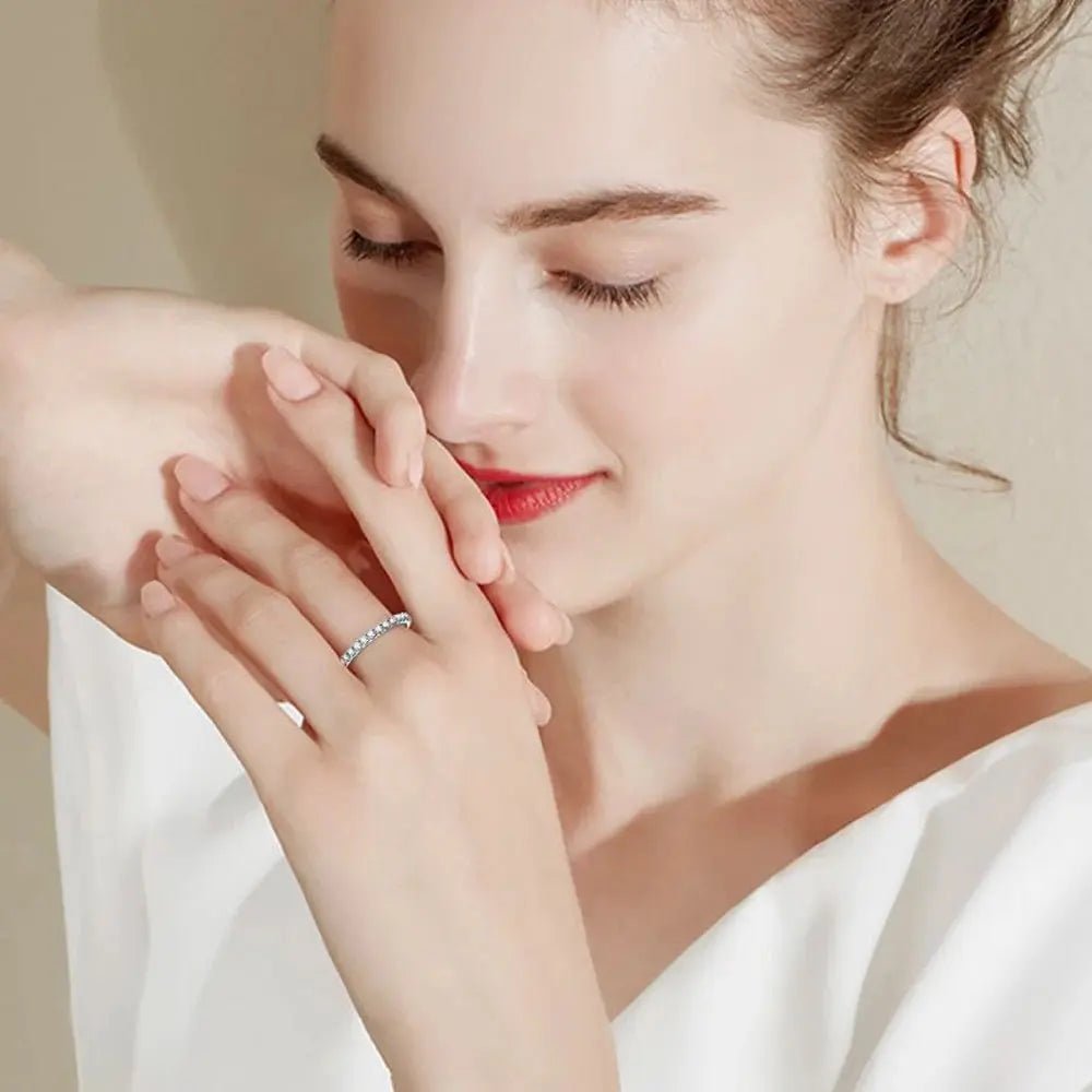Sunvera Jolie – Eternal Shine Moissanite Ring | Timeless Elegance - Sunvera Jolie